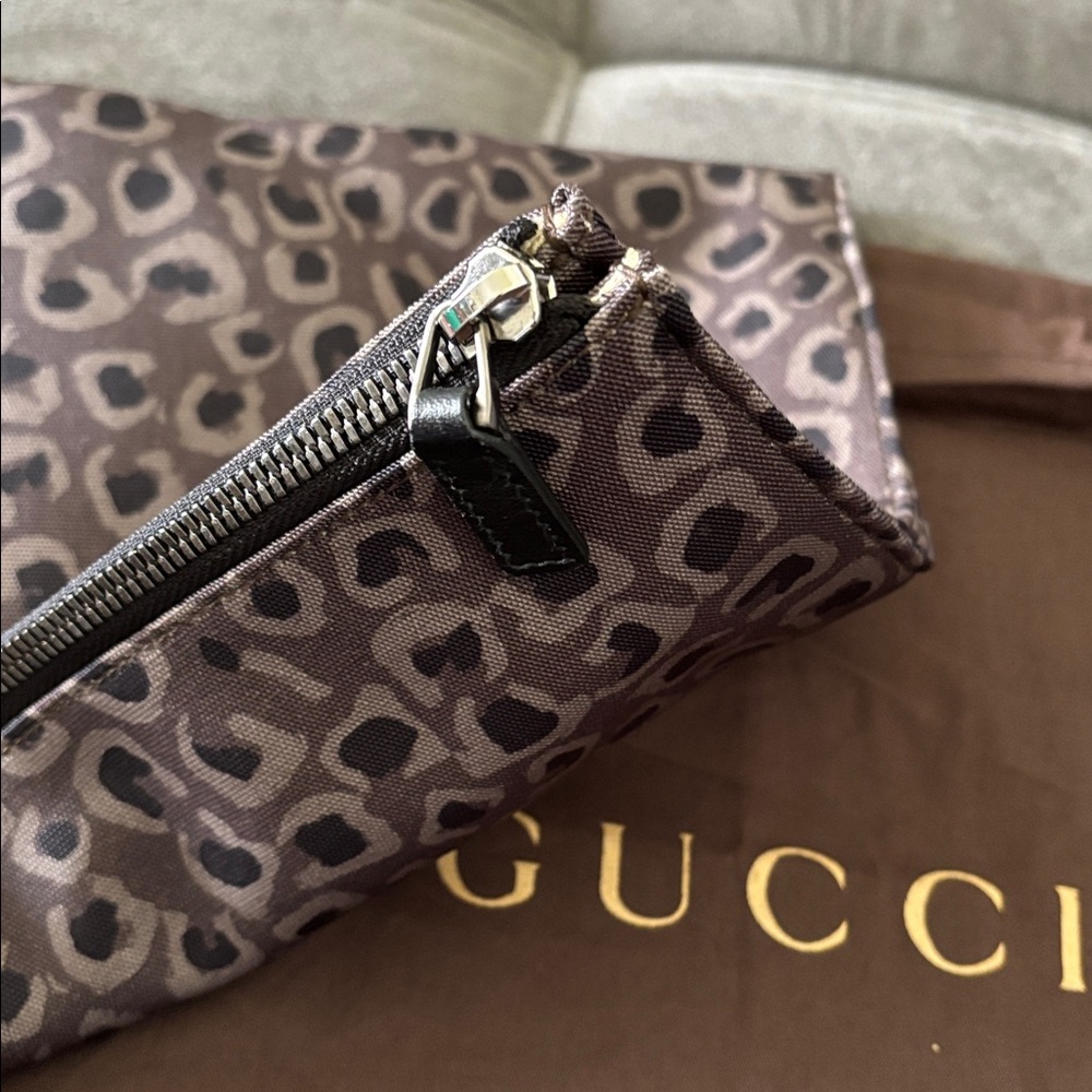 GUCCI pouch bag canvas gray clutch bag L-shaped zipper logo - Picture 11 of 12